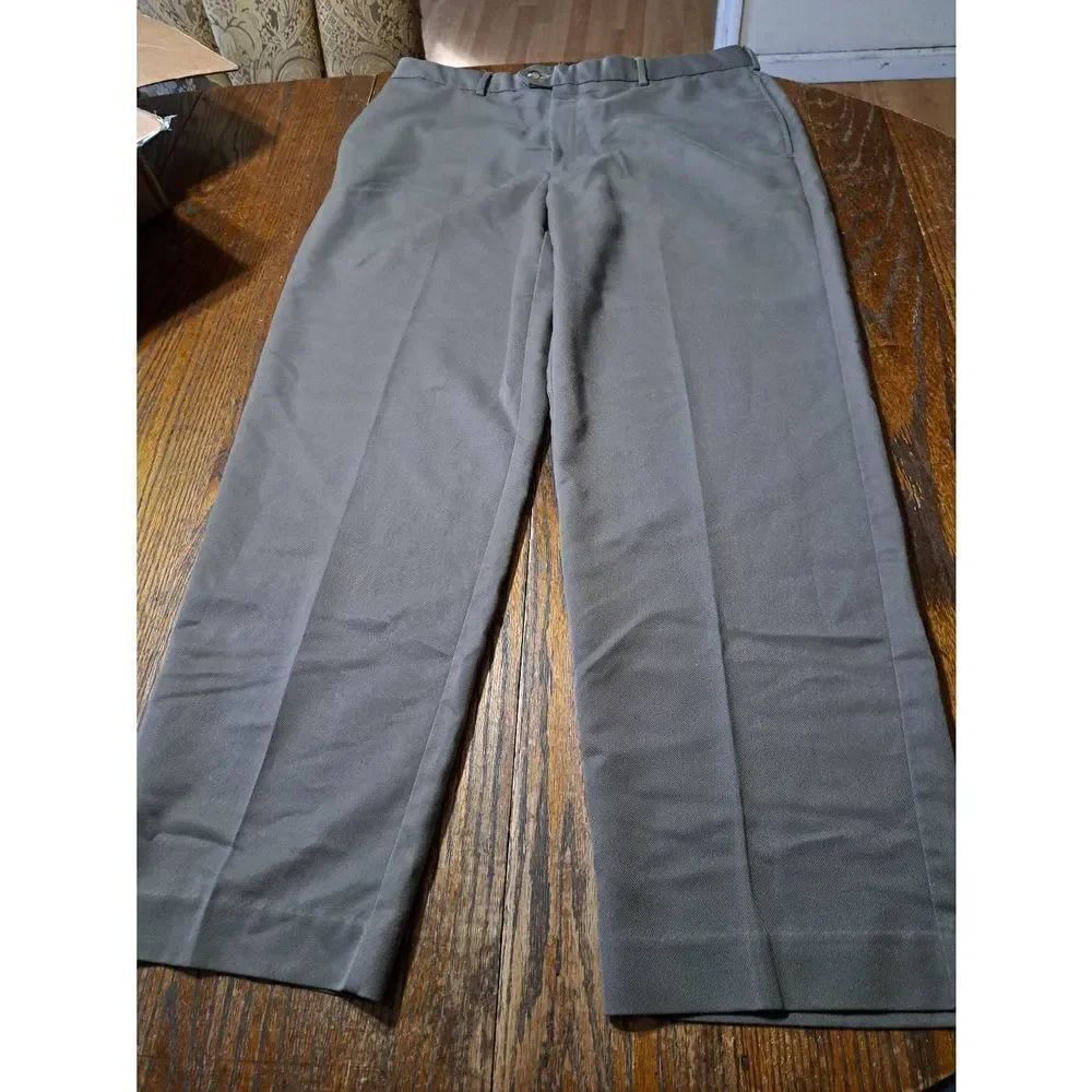 38x32 Van Heusen Grey Brown Flat Front Pleated Leg Casual Dress Pants